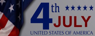 Bağımsızlık Gününüz kutlu olsun. Arka planda Amerikan bayrakları var. 4 Temmuz. Yüksek kalite fotoğraf