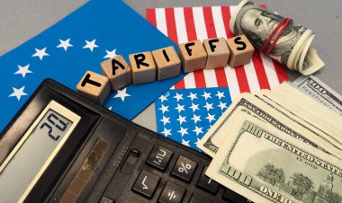 Amerika Birleşik Devletleri bayrağıyla ithalat ticaret vergileri konsepti artırıyor. Ticaret savaşları. Yüksek kalite fotoğraf