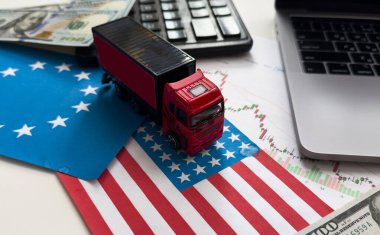 Birleşik Devletler ve Avrupa Birliği bayrakları, dolar ve çizelgeler. Yüksek kalite fotoğraf