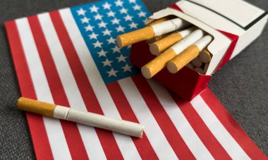 Amerikan bayrağı, dolar ve sigara. Yüksek kalite fotoğraf