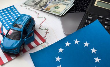 Birleşik Devletler ve Avrupa Birliği bayrakları, dolar ve çizelgeler. Yüksek kalite fotoğraf