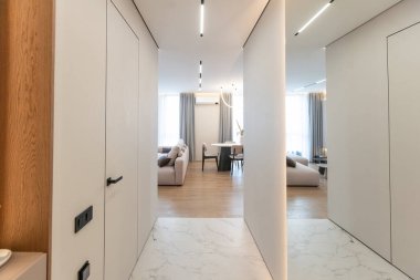 Boş ve mobilyasız yeni bir daire. Yüksek kalite fotoğraf