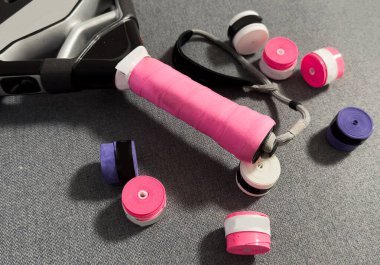 Padel tenis raketi ve raket sarma. Yüksek kalite fotoğraf