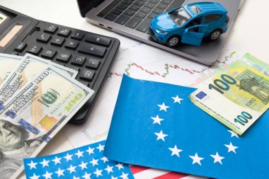 Birleşik Devletler ve Avrupa Birliği bayrakları, dolar ve çizelgeler. Yüksek kalite fotoğraf