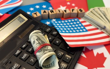 Gümrük Savaşı nakliyesi, ticaret ve ticaret konsepti, ABD ve Avrupa Birliği bayrakları. Yüksek kalite fotoğraf