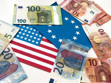 Biz ve bir dolar banknotlu Avrupa sendikası bayrakları. Yüksek kalite fotoğraf