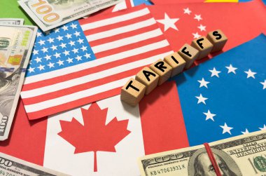 Amerika Birleşik Devletleri bayrağıyla ithalat ticaret vergileri konsepti artırıyor. Ticaret savaşları. Yüksek kalite fotoğraf