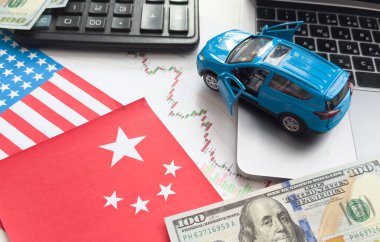 ABD ve Çin savaş ekonomisi çatışma vergisi finans parası ticareti, ABD konteyner gemisiyle Çin 'den ithal edilen malların vergilerini artırdı ihracat ve ithalat lojistik geçmişi. Yüksek kalite fotoğraf