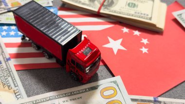 Gümrük savaşı nakliyat, ticaret ve ticaret konsepti Amerikan doları, kamyon. Yüksek kalite fotoğraf