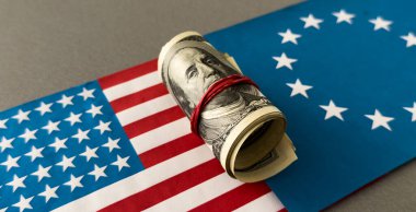 Amerikan bayraklı USD. Kopya alanı, döviz ve para birimleri ile sınır olarak düzenlenmiş. Yüksek kalite fotoğraf