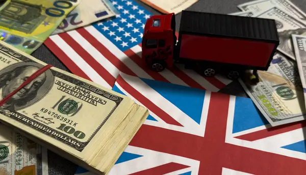 Amerika ve Büyük Britanya bayrağı. Sembol işbirliği ve ortaklık. Siyasi ilişkiler kavramı. Yüksek kalite fotoğraf