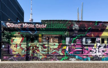 Kiev, Ukrayna - 20 Mart 2025 - Birim Şehri yerleşim alanına grafiti. Yüksek kalite fotoğraf