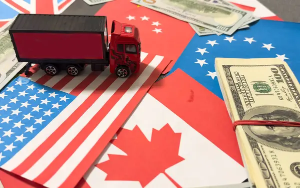Gümrük savaşı nakliyat, ticaret ve ticaret konsepti Amerikan doları, kamyon. Yüksek kalite fotoğraf