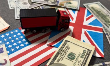 Gümrük savaşı nakliyat, ticaret ve ticaret konsepti Amerikan doları, kamyon. Yüksek kalite fotoğraf