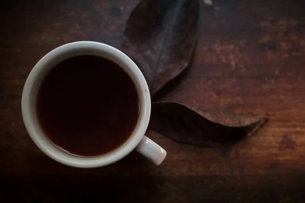 Nahaufnahme Foto Einer Tasse Schwarzen Kaffees Auf Einem Rustikalen Tisch — Stockfoto