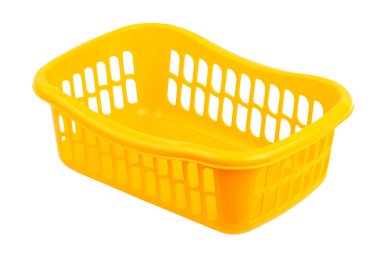 Beyaz arka plan üzerinde izole sarı plastik sepet