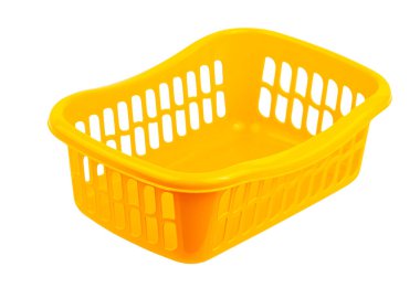Beyaz arka plan üzerinde izole sarı plastik sepet