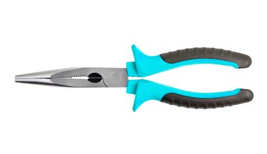 Beyaz arka planda izole edilmiş plastik saplı pense.