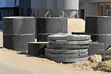 İnşaat alanında beton boşaltma çukuru bloğu