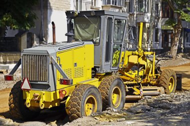 Kentsel yol inşaatında not makinesi