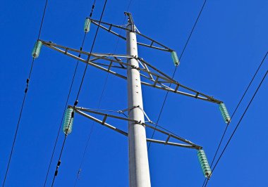 Yüksek voltaj iletim çeliği beton elektrik direğini güçlendirdi