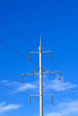 Yüksek voltaj iletim çeliği beton elektrik direğini güçlendirdi