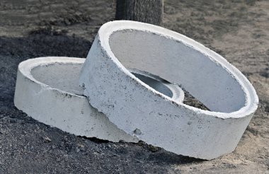 İnşaat alanında beton boşaltma çukuru bloğu