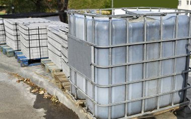 İnşaatta su ve diğer sıvılar için IBC kabı