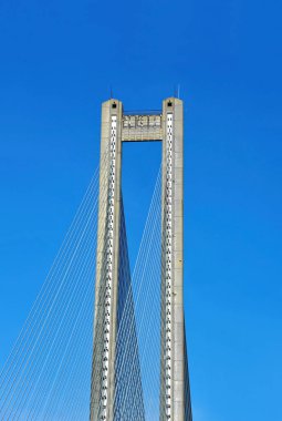 Ukrayna, Kiev 'deki Pivdennyi köprüsünün çelik kablolu direği.