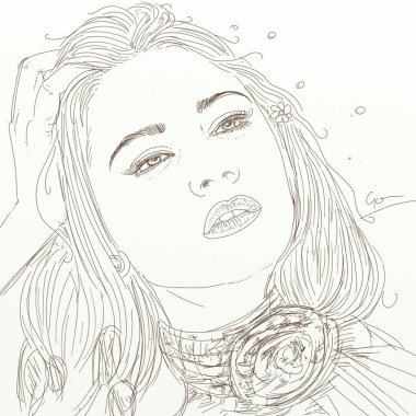 Çiçeklerle süslenmiş güzel bir kadın.