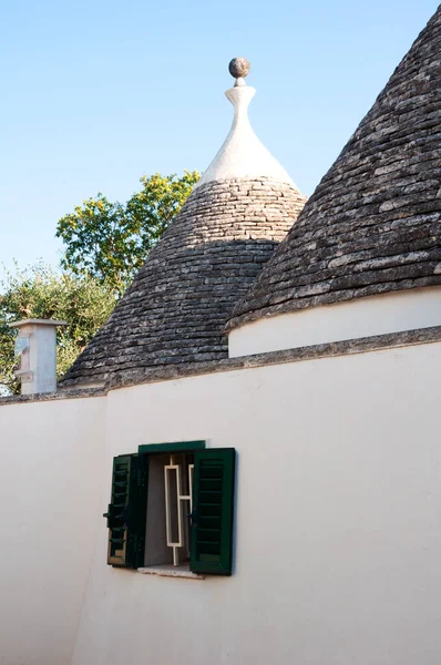 Casa Tradicional Com Telhados Cônicos Pedra Cidade Locorotondo Região Puglia — Fotografia de Stock