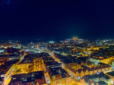 Eski kentin merkezinde hava panoramik gece manzarası, Wroclaw pazar meydanı (Almanca: Breslau) - Polonya 'nın güneybatısında şehir, tarihi Silezya, Polonya, Avrupa, AB