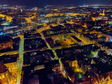 Eski kentin merkezinde hava panoramik gece manzarası, Wroclaw pazar meydanı (Almanca: Breslau) - Polonya 'nın güneybatısında şehir, tarihi Silezya, Polonya, Avrupa, AB