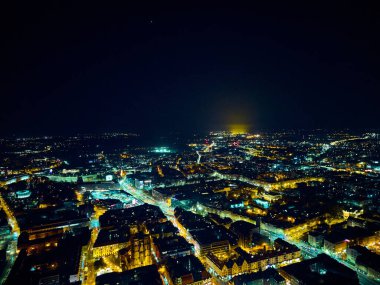 Eski kentin merkezinde hava panoramik gece manzarası, Wroclaw pazar meydanı (Almanca: Breslau) - Polonya 'nın güneybatısında şehir, tarihi Silezya, Polonya, Avrupa, AB