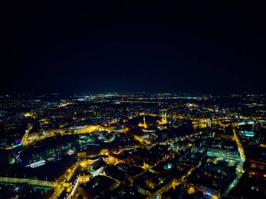 Eski kentin merkezinde hava panoramik gece manzarası, Wroclaw pazar meydanı (Almanca: Breslau) - Polonya 'nın güneybatısında şehir, tarihi Silezya, Polonya, Avrupa, AB