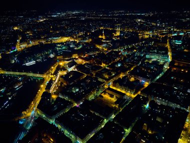 Eski kentin merkezinde hava panoramik gece manzarası, Wroclaw pazar meydanı (Almanca: Breslau) - Polonya 'nın güneybatısında şehir, tarihi Silezya, Polonya, Avrupa, AB