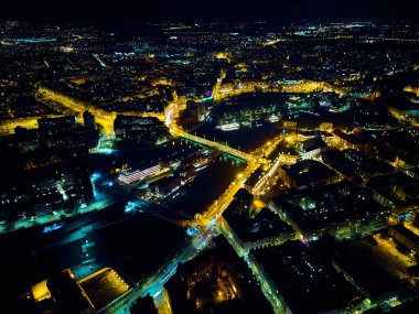 Eski kentin merkezinde hava panoramik gece manzarası, Wroclaw pazar meydanı (Almanca: Breslau) - Polonya 'nın güneybatısında şehir, tarihi Silezya, Polonya, Avrupa, AB