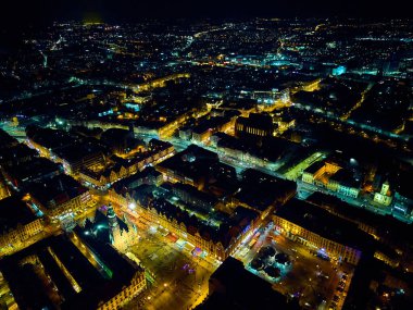 Eski kentin merkezinde hava panoramik gece manzarası, Wroclaw pazar meydanı (Almanca: Breslau) - Polonya 'nın güneybatısında şehir, tarihi Silezya, Polonya, Avrupa, AB