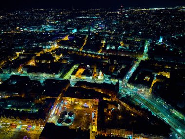 Eski kentin merkezinde hava panoramik gece manzarası, Wroclaw pazar meydanı (Almanca: Breslau) - Polonya 'nın güneybatısında şehir, tarihi Silezya, Polonya, Avrupa, AB