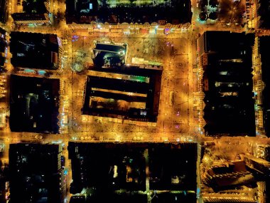 Eski kentin merkezinde hava panoramik gece manzarası, Wroclaw pazar meydanı (Almanca: Breslau) - Polonya 'nın güneybatısında şehir, tarihi Silezya, Polonya, Avrupa, AB