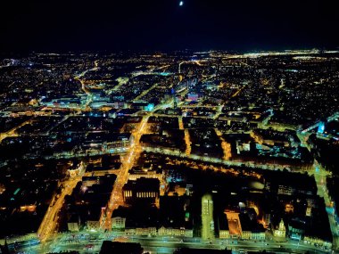 Eski kentin merkezinde hava panoramik gece manzarası, Wroclaw pazar meydanı (Almanca: Breslau) - Polonya 'nın güneybatısında şehir, tarihi Silezya, Polonya, Avrupa, AB