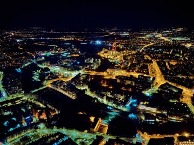 Eski kentin merkezinde hava panoramik gece manzarası, Wroclaw pazar meydanı (Almanca: Breslau) - Polonya 'nın güneybatısında şehir, tarihi Silezya, Polonya, Avrupa, AB