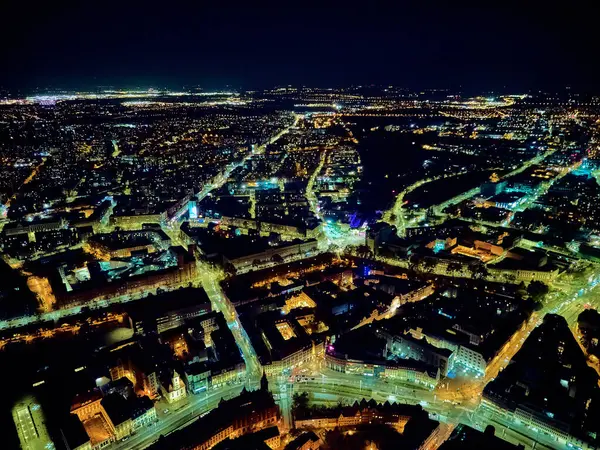 Eski kentin merkezinde hava panoramik gece manzarası, Wroclaw pazar meydanı (Almanca: Breslau) - Polonya 'nın güneybatısında şehir, tarihi Silezya, Polonya, Avrupa, AB