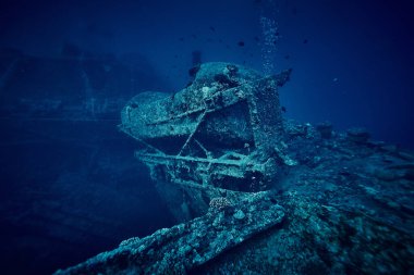 Güvertedeki gizemli su altı manzarası SS Thistlegorm 'un gemi enkazı İngiliz kargo buharlı gemisi Alman bombardıman uçağı tarafından Kızıl Deniz' de, Sharm El Sheikh, Mısır yakınlarında batırıldı. Su altı fotoğrafçılığı ve seyahat.