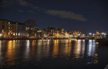 Amsterdam, Hollanda - 26 Aralık, 2017: Amsterdam, başkent, Hollanda. Amsterdam Kanalı en popülerdir.