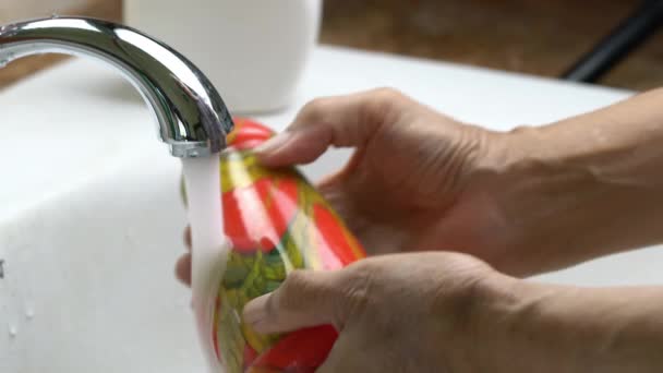 Cuci Tangan Pria Vas Porselen Warna Warni Yang Indah Bawah — Stok Video