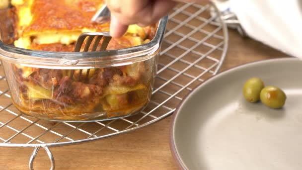 Taking Piece Freshly Baked Delicious Homemade Italian Food Lasagna Transparent — Vídeo de Stock