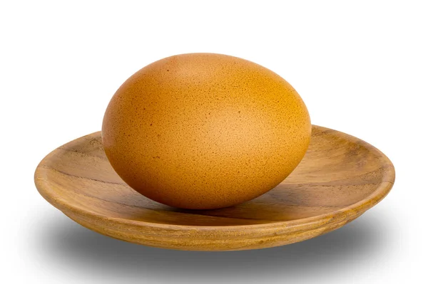 Ενιαία Ακατέργαστο Αυγό Κοτόπουλου Ξύλινη Πλάκα Απομονώνονται Λευκό Φόντο Ψαλίδισμα — Φωτογραφία Αρχείου
