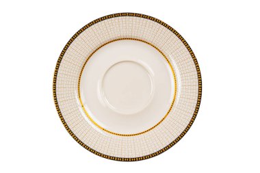 Dekoratif kenarı beyaz arka planda kırpma yolu ile izole edilmiş tek ve güzel desenli kahverengi seramik plakanın üst görünümü.