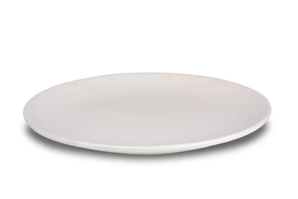 Крупный План Одиночной Пустой Белой Мелкой Серамической Плиты Изолированной Белом — стоковое фото